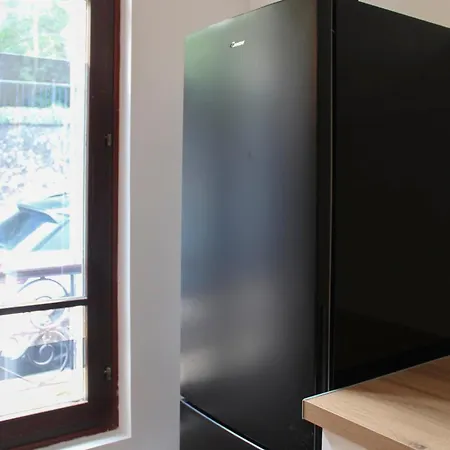 Bright Renovated 40 M 아파트